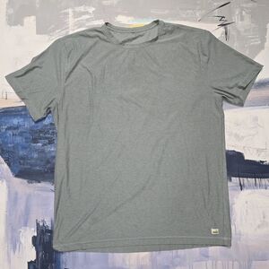 Vuori Shirt Mens XL Grey Stretch Athletic Fit Strato Tech Tee Athleisure